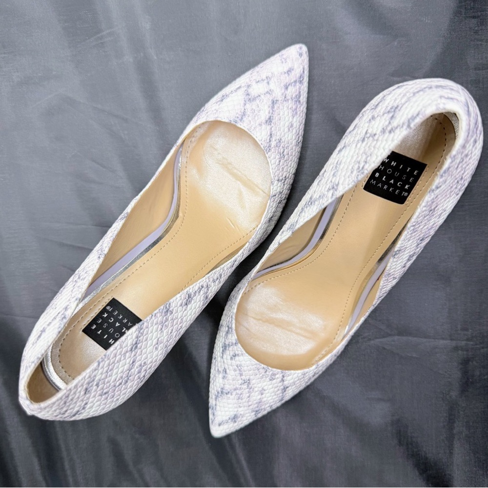 White House Black Market Snake Ecru Pumps Size 8 Pointed Toe Heels
